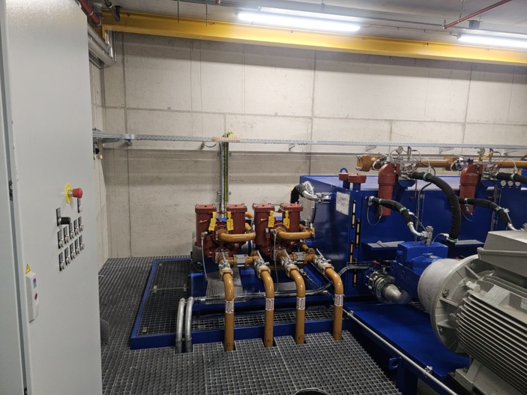 hydraulische installatie tijdens SAT test