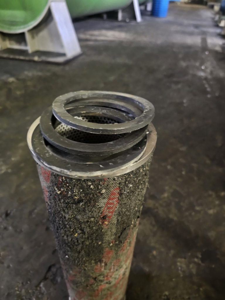 sterk vervuild filterelement hydraulische installatie